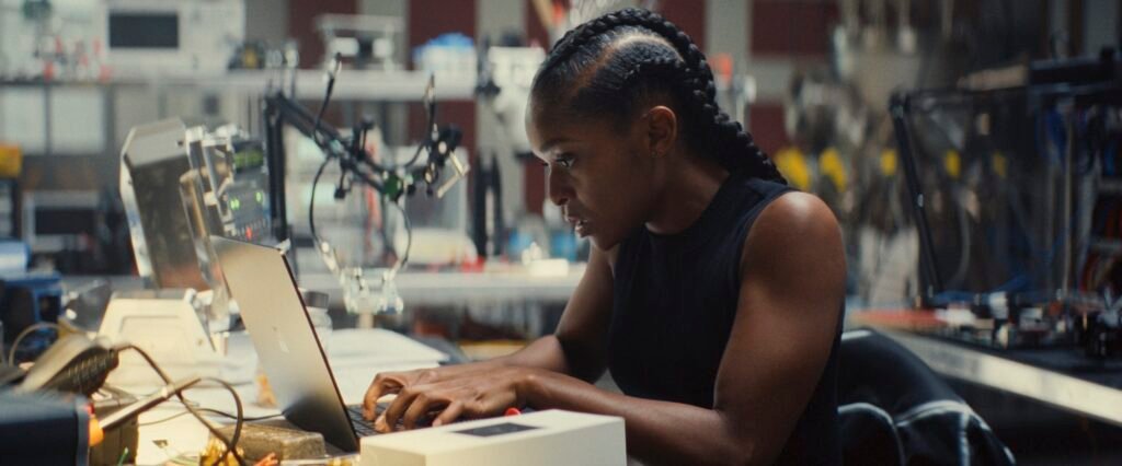 Riri Williams working in her shop